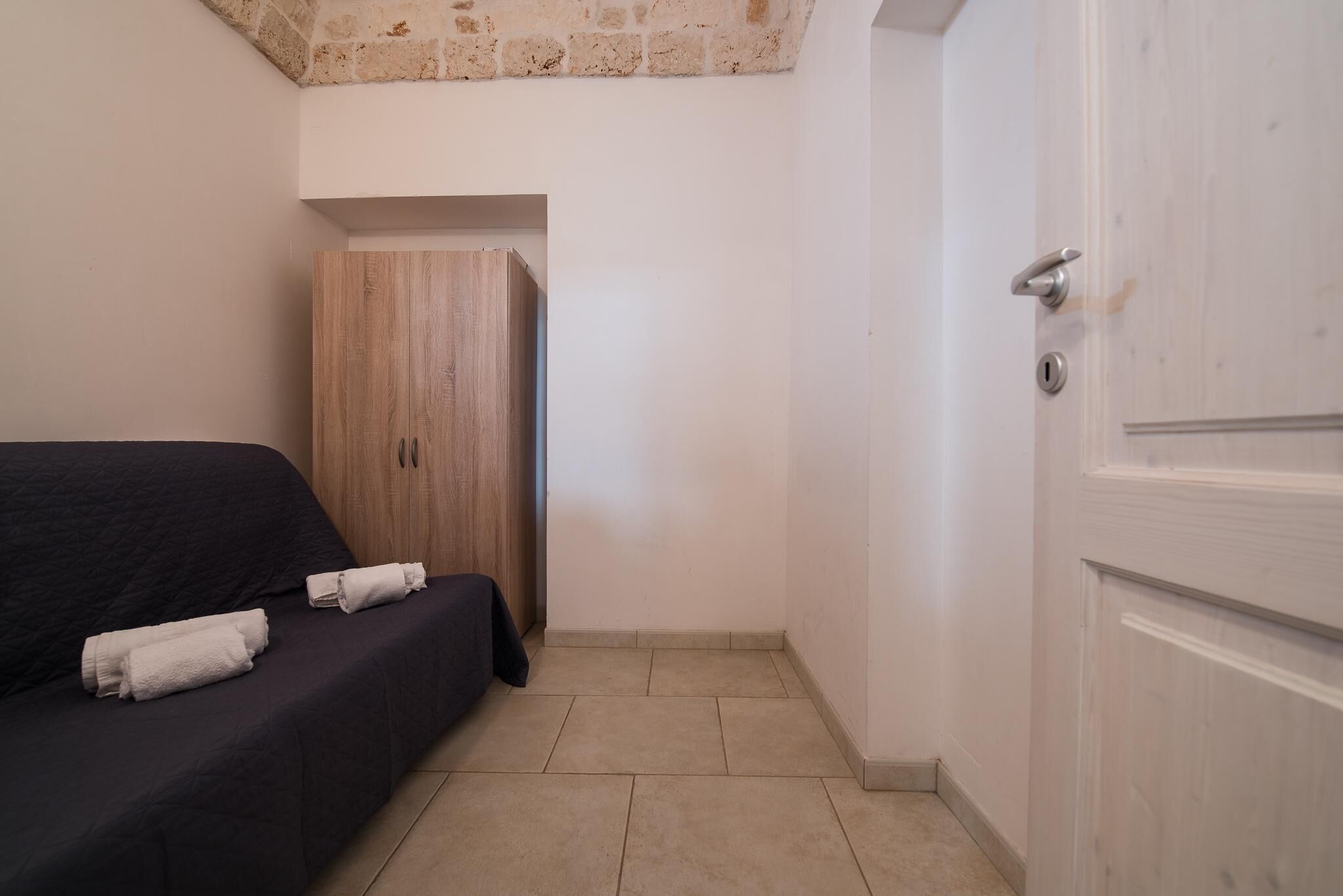 Civico 54, The Little White Houses