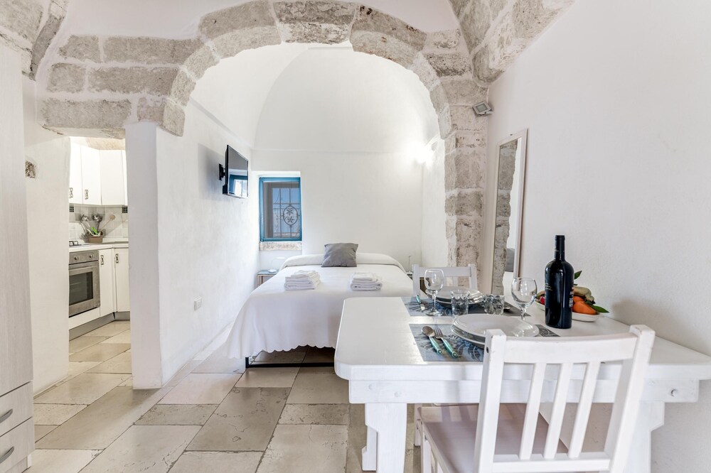 Casina Nina, Le Piccole Case Bianche