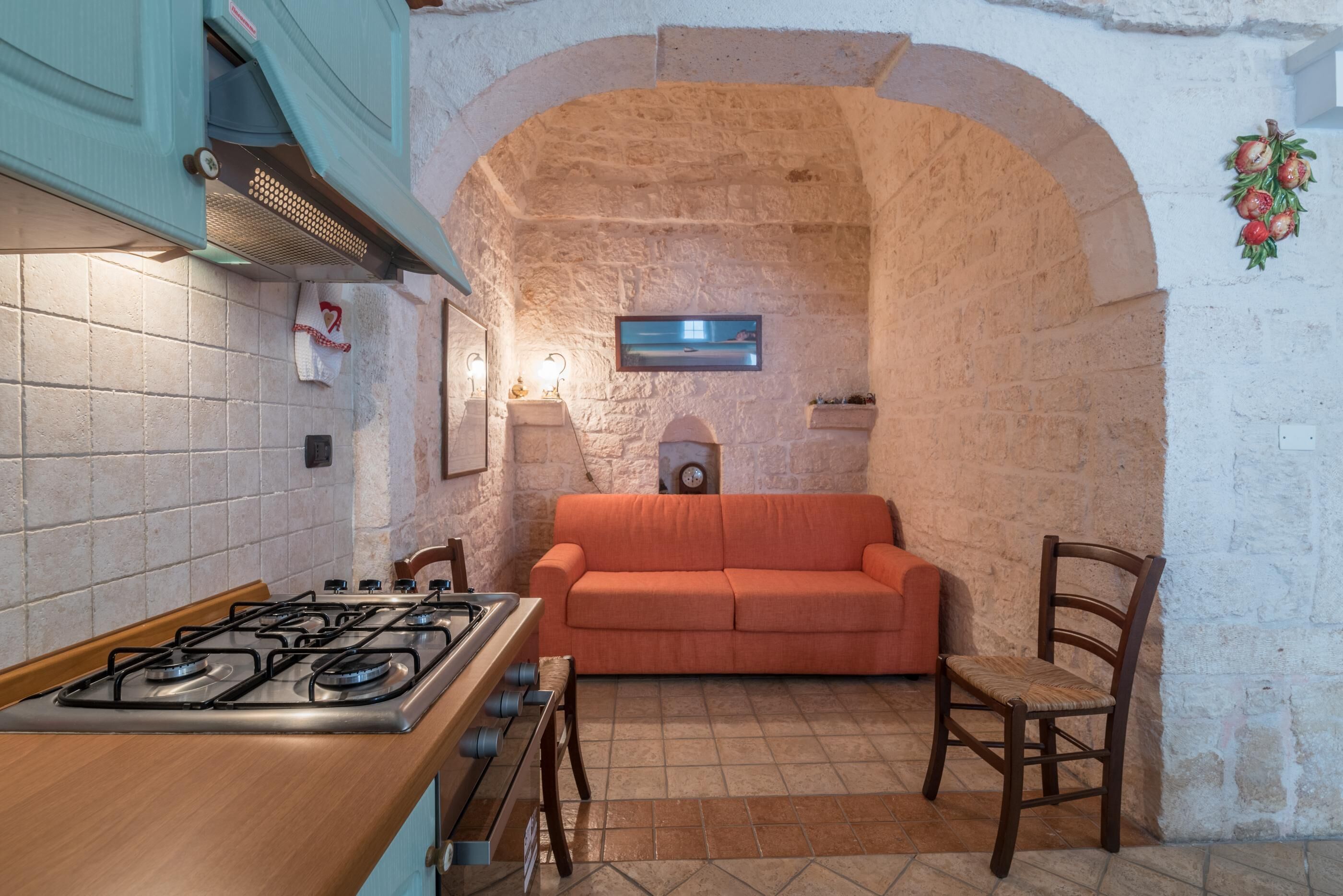 Civico 15, The Little White Houses