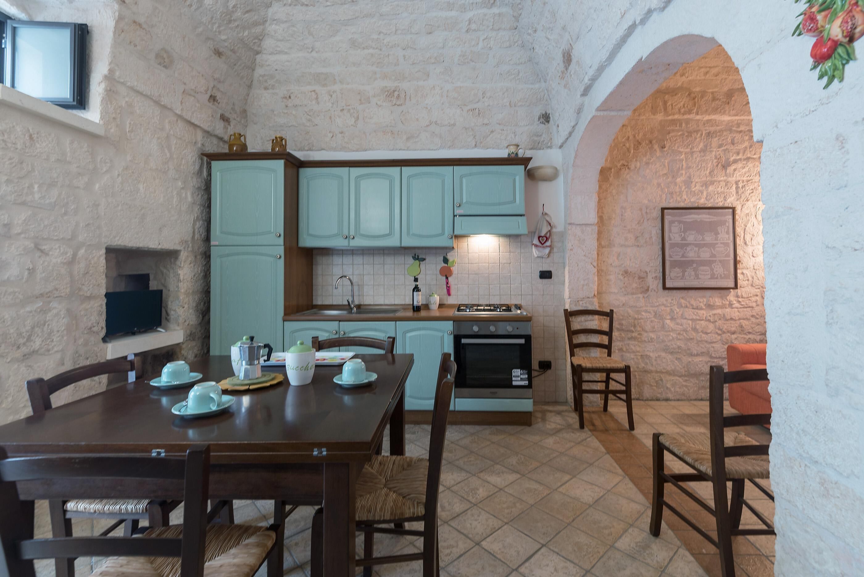 Civico 15, The Little White Houses