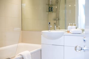 Shower, hair dryer, towels - The Luxury 'Treehouse' One bed Little Venice- by Out of Office Lifestyle (London)