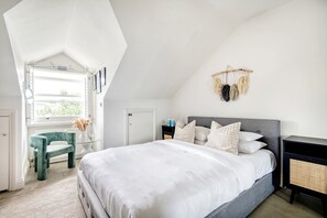 1 bedroom, desk, iron/ironing board, WiFi