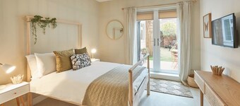 Host & Stay | Retreat By The Sea