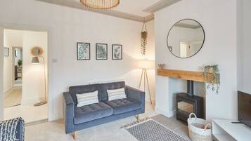 Télévision, cheminée, espaces bureaux