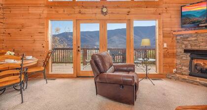 Gorgeous View Cabin. Hot Tub. Privacy. Fireplace. Pool & Fishing Access!