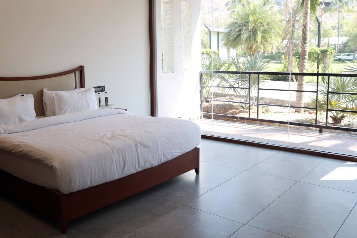 Cottage Room | Két bảo mật tại phòng, bộ trải giường