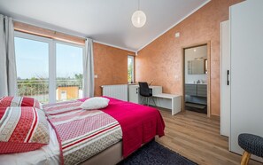 4 Schlafzimmer, Bügeleisen/Bügelbrett, WLAN, Bettwäsche