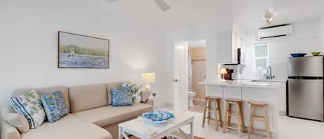 Smart TV, Netflix, mesa de ping pong, servicios de streaming