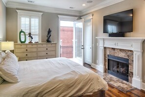 3 bedrooms, desk, iron/ironing board, travel cot