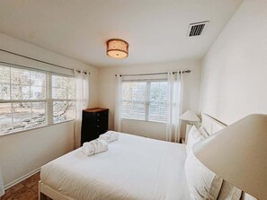 3 bedrooms, iron/ironing board, free WiFi, bed sheets - Seagrove Beach Cottage | 4 Bikes | Walk to Seaside (Santa Rosa Beach)