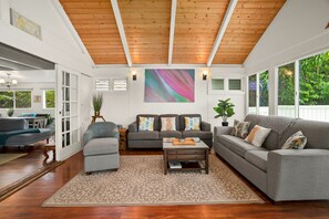 TV - Emmalani 3BR Princeville Villa with Private Pool (Princeville)