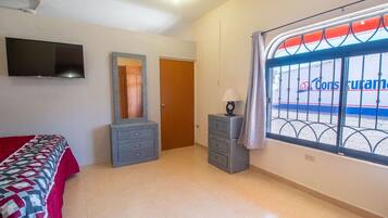 1 dormitorio, escritorio, tabla de planchar con plancha y wifi gratis