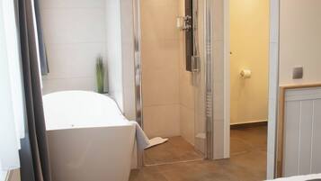 Junior-Studiosuite | Schreibtisch, laptopgeeigneter Arbeitsplatz, kostenloses WLAN