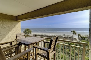 Property grounds - 422 Captains Walk - Beachfront 2-bedroom, 2- bath Palmetto Dunes villa (Hilton Head Island)
