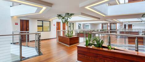 المنشأة من الداخل