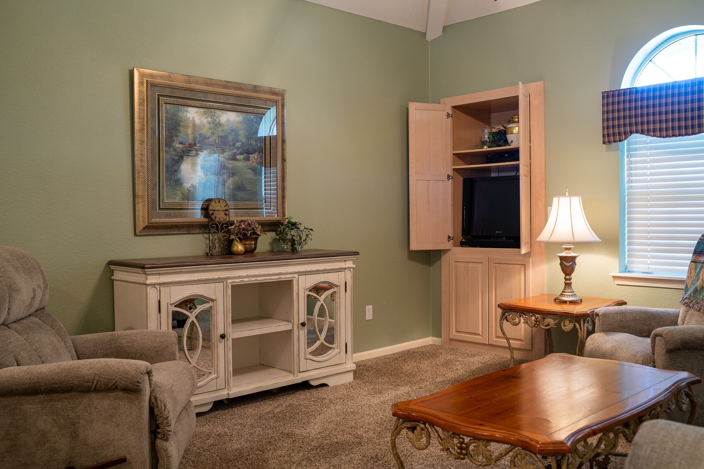 3 Bedroom 3 Bath Golf Condo with Indoor Pool Access near Shows and Shopping