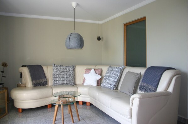 Smart TV, books, video library - Quartier78 - Welcome to friends in Mittweida  (Mittweida)