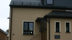 A two-story building with a brick base and a beige upper section. There is a visible number "78" on the side. - Quartier78 - Welcome to friends in Mittweida  (Mittweida)
