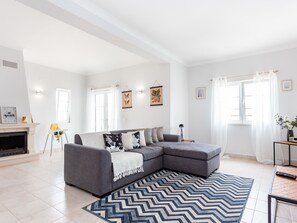 TV, fireplace, stereo