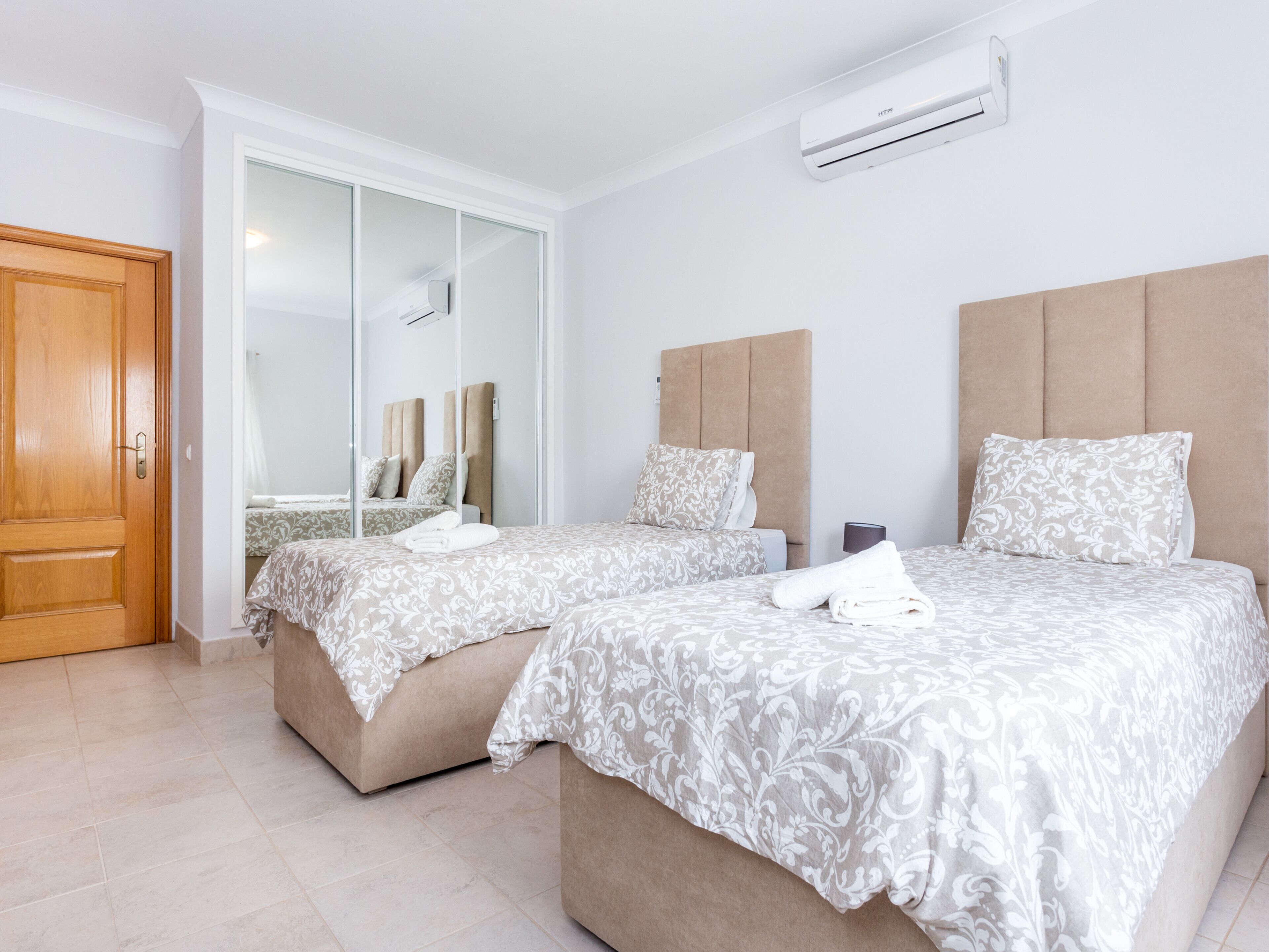 Newly refurbished townhouse with view on the golf