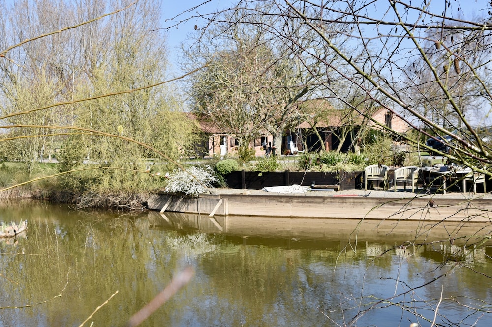 Stunning 2-bed 18th Century Barn Conversion