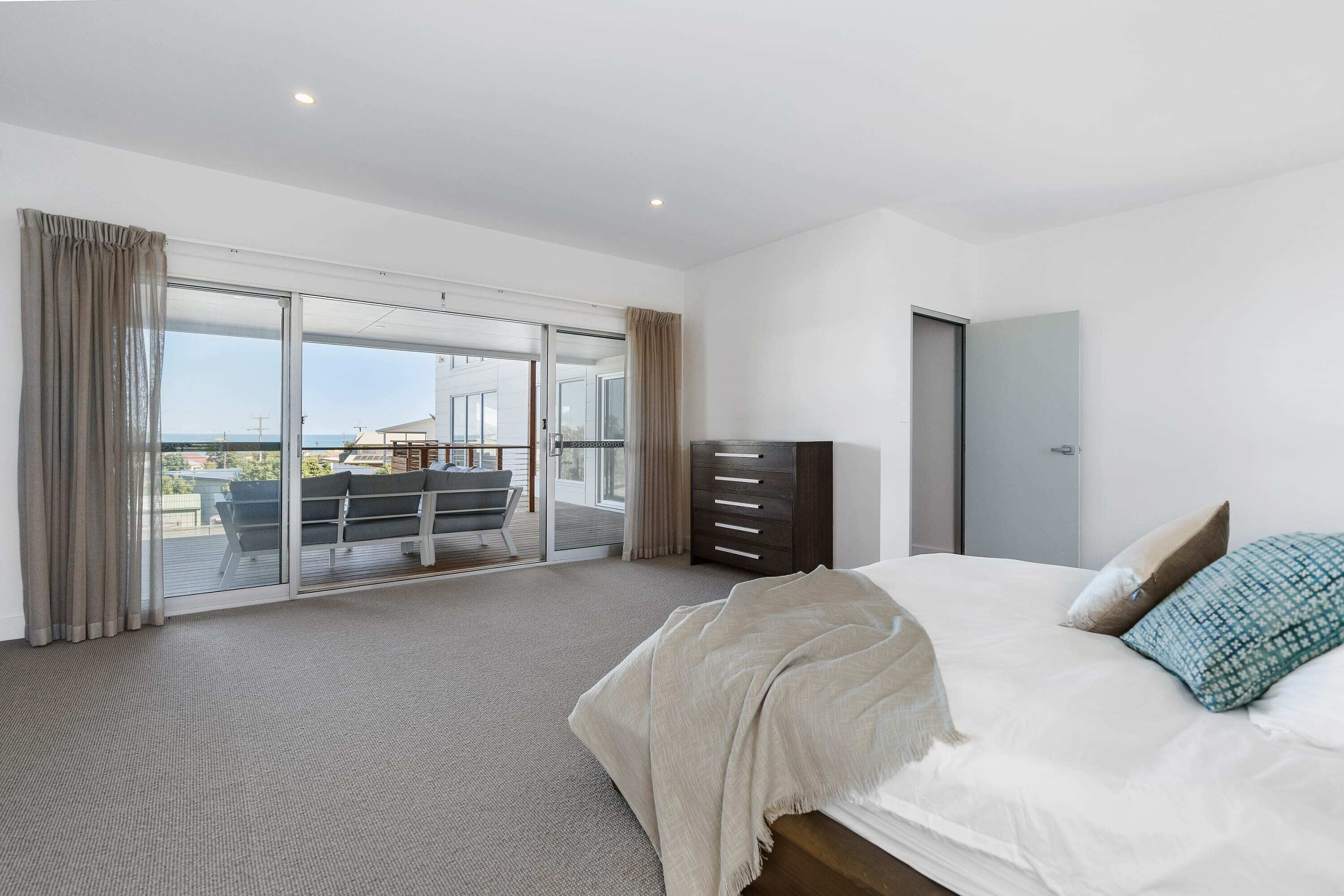 21 Ellensford - Wi-Fi - Pool - Family Friendly — image 16