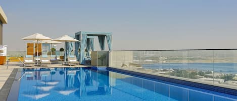 Outdoor pool, free cabanas, pool umbrellas