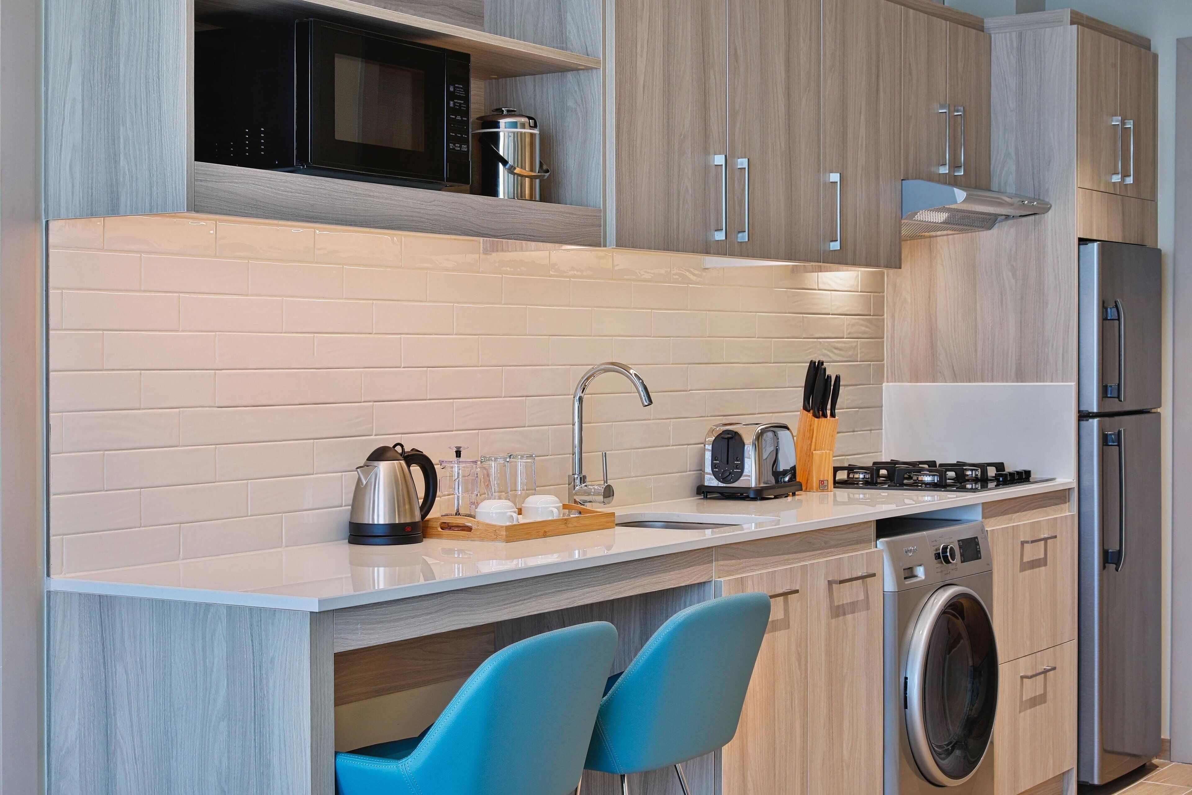 fridge, microwave, stovetop, coffee/tea maker