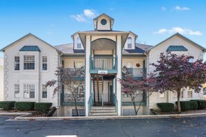 Exterior - Golf Condo, Sleeps 6, Play a Round of Golf On-Site! Ticket Deals! (Branson)