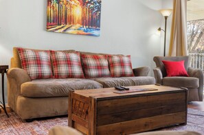 Smart TV - Golf Condo, Sleeps 6, Play a Round of Golf On-Site! Ticket Deals! (Branson)