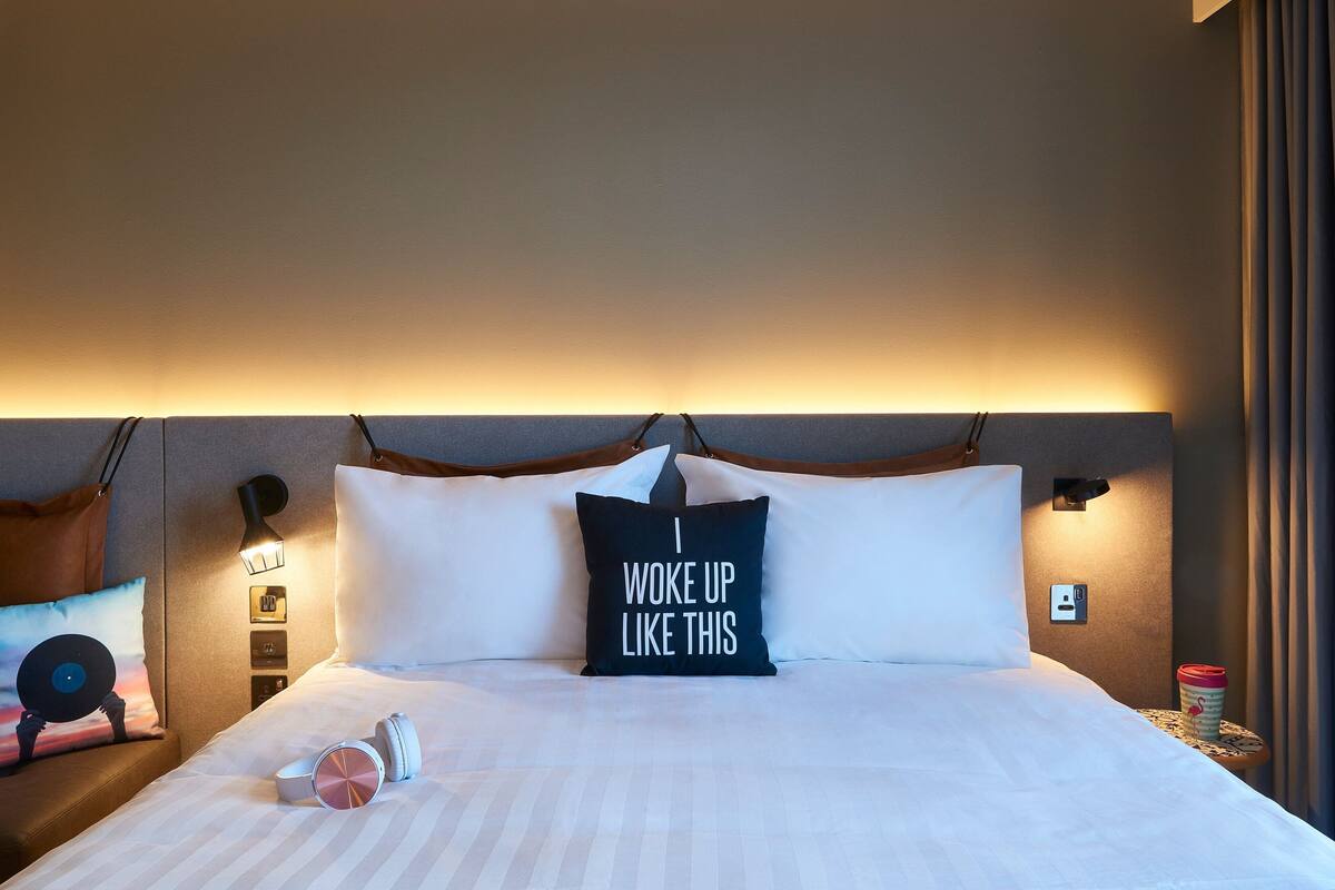 room, 1 queen bed, non smoking | 1 bedroom, desk, laptop workspace, blackout curtains