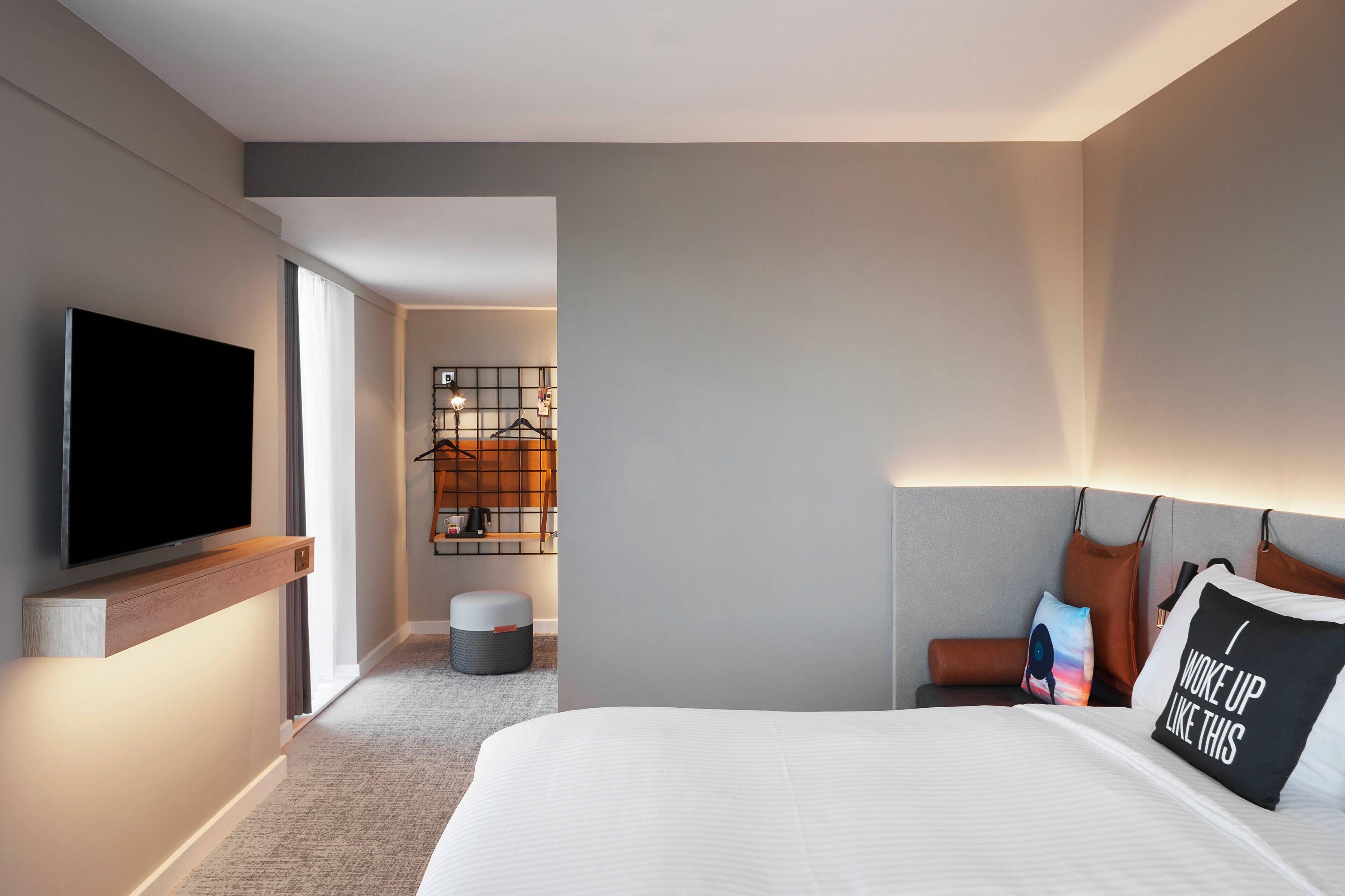 1 bedroom, desk, laptop workspace, blackout curtains