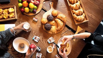 Tägliches kontinentales Frühstück (12 GBP pro Person)