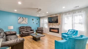 Smart TV, fireplace