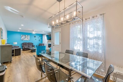 Close to Downtown, Modern 3 BR w/Driveway