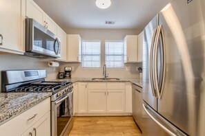 Fridge, microwave, oven, stovetop - Close to Downtown, Modern 3 BR w/Driveway (Atlanta)