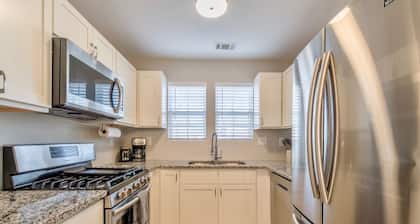 Close to Downtown, Modern 3 BR w/Driveway