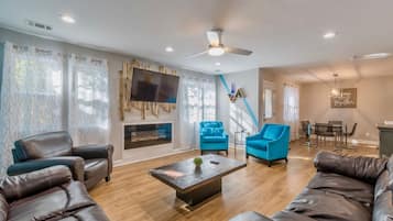 Smart TV, fireplace