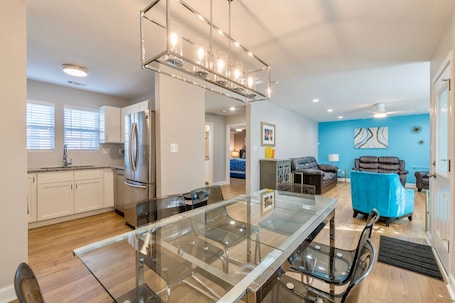 Interior. Close to Downtown, Modern 3 BR w/Driveway