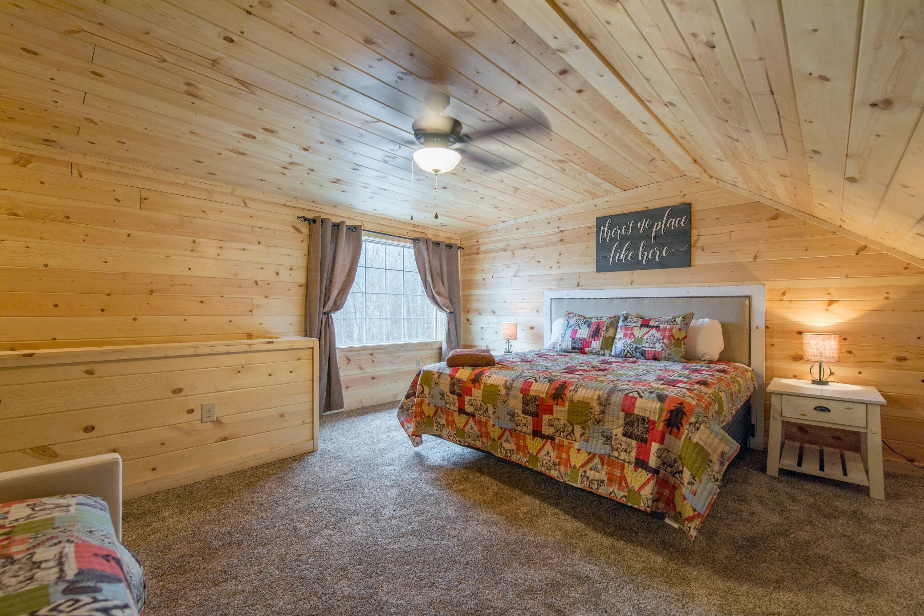 Hideaway Cabin- Totally remodeled, pet friendly, private Hocking Hills cabin!