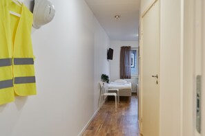 Studio, 2 lits une place | Wi-Fi gratuit, draps fournis