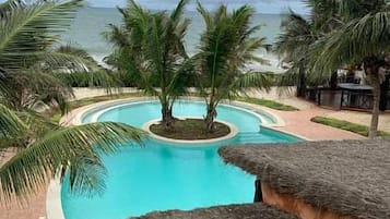 Kolam renang outdoor