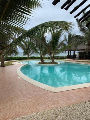 Kolam renang outdoor