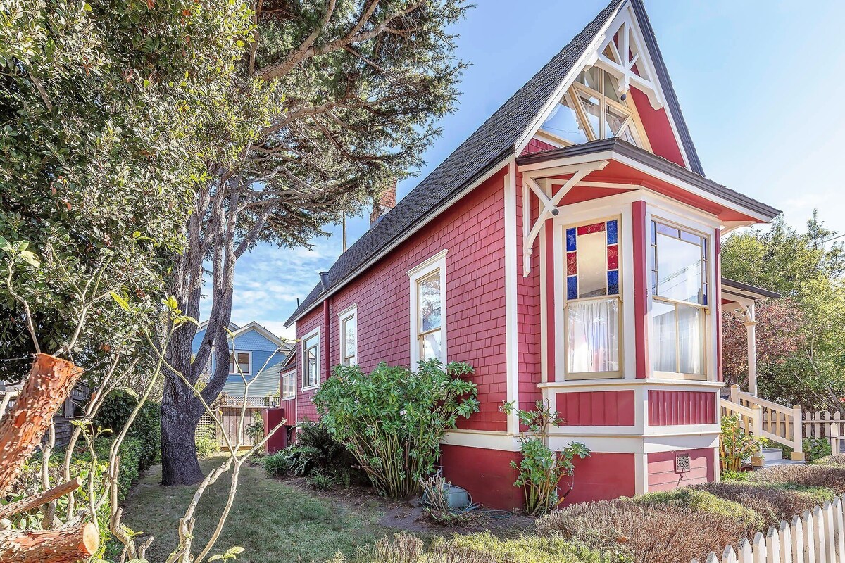 Photo 2 of 3812 Little House - Historic Home, Walk to the Bay