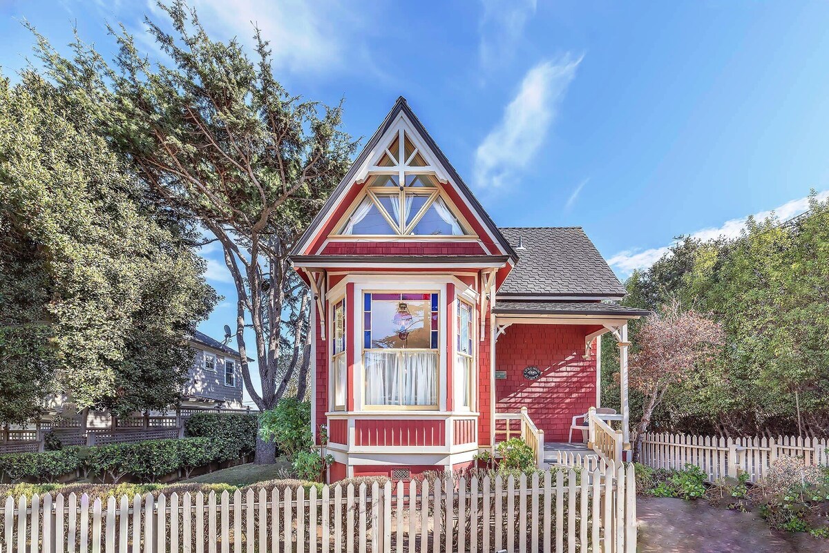 3812 Little House - Historic Home, Walk to the Bay