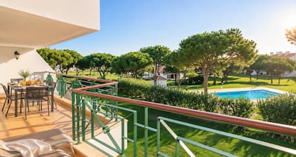 Vila Sol: Nice apartment with large south-facing terrace and view of own park