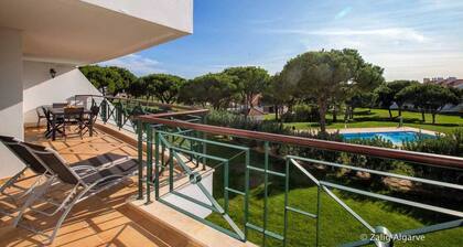 Vila Sol: Nice apartment with large south-facing terrace and view of own park