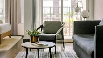 2 bedrooms, individually decorated, individually furnished