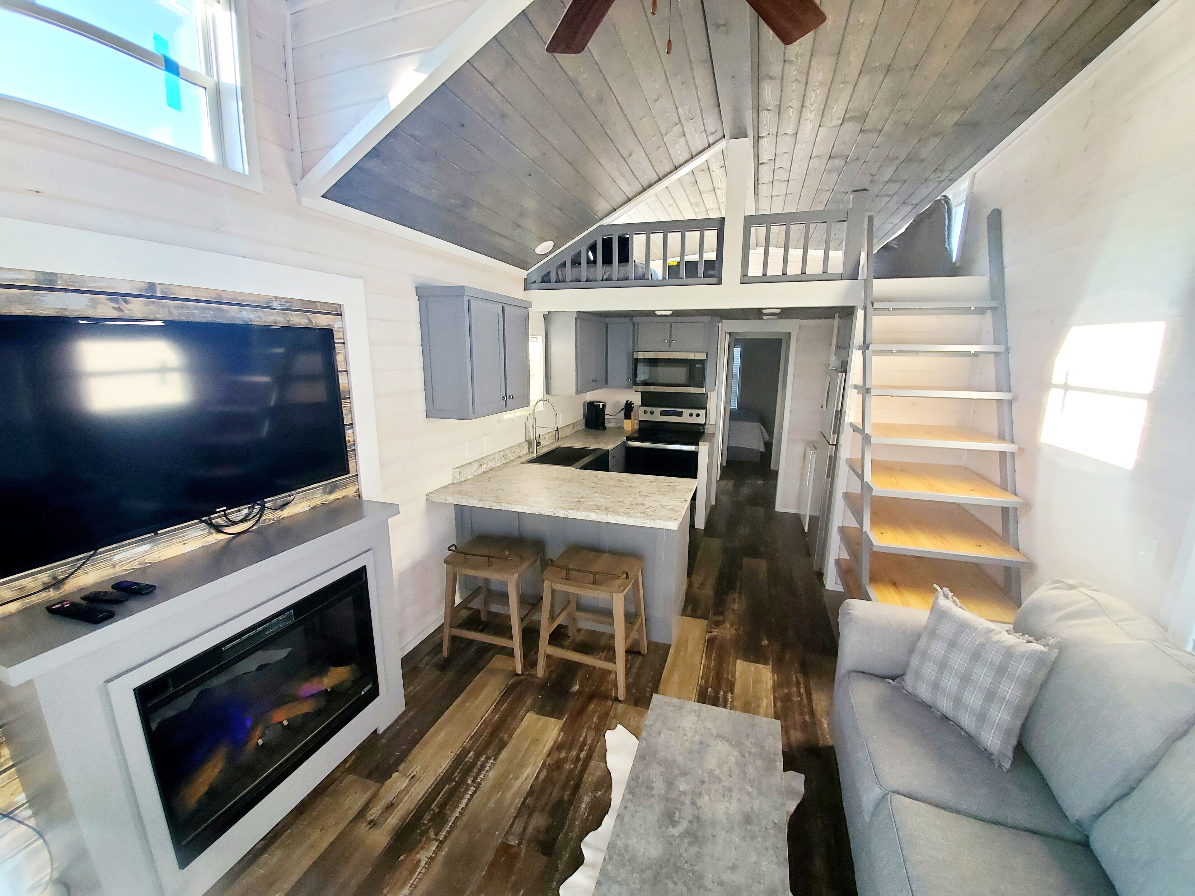 Southern Comfort: 1  BR, 1  BA Cottage in Sevierville, Sleeps 6