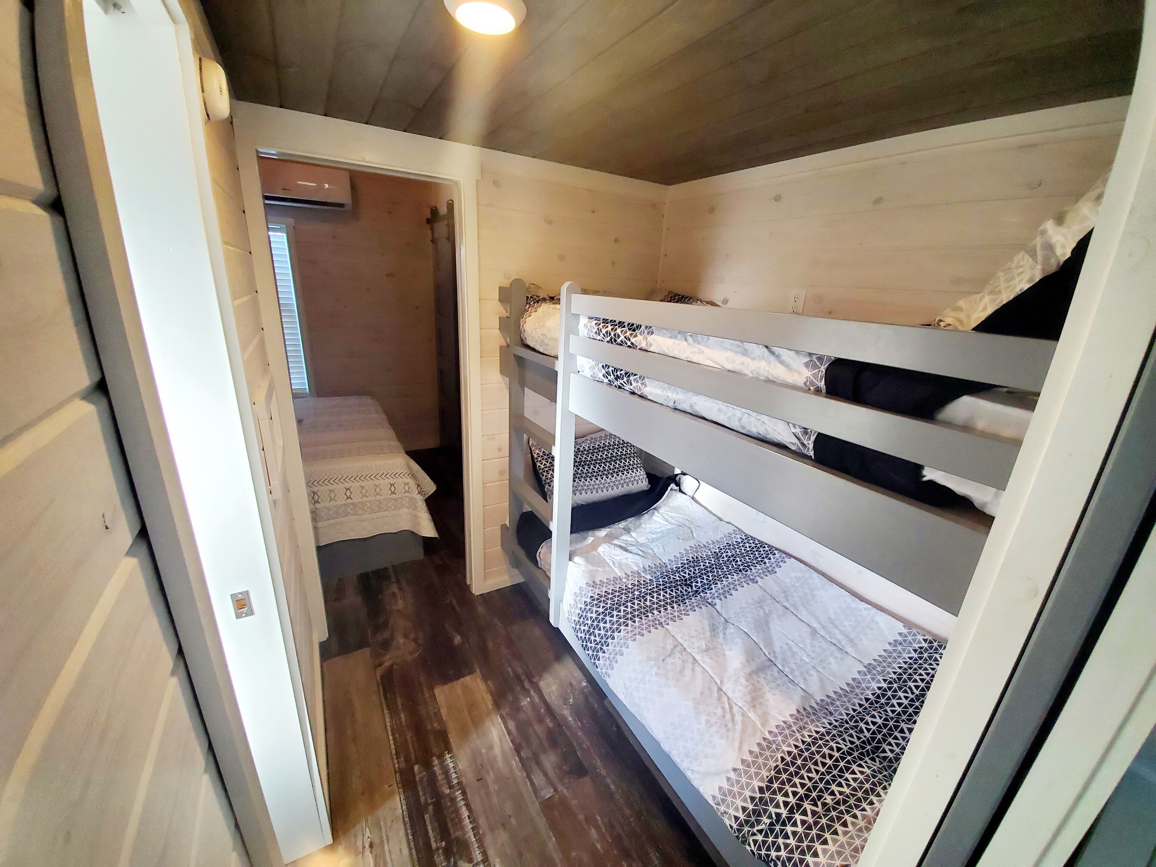 Southern Comfort: 1  BR, 1  BA Cottage in Sevierville, Sleeps 6